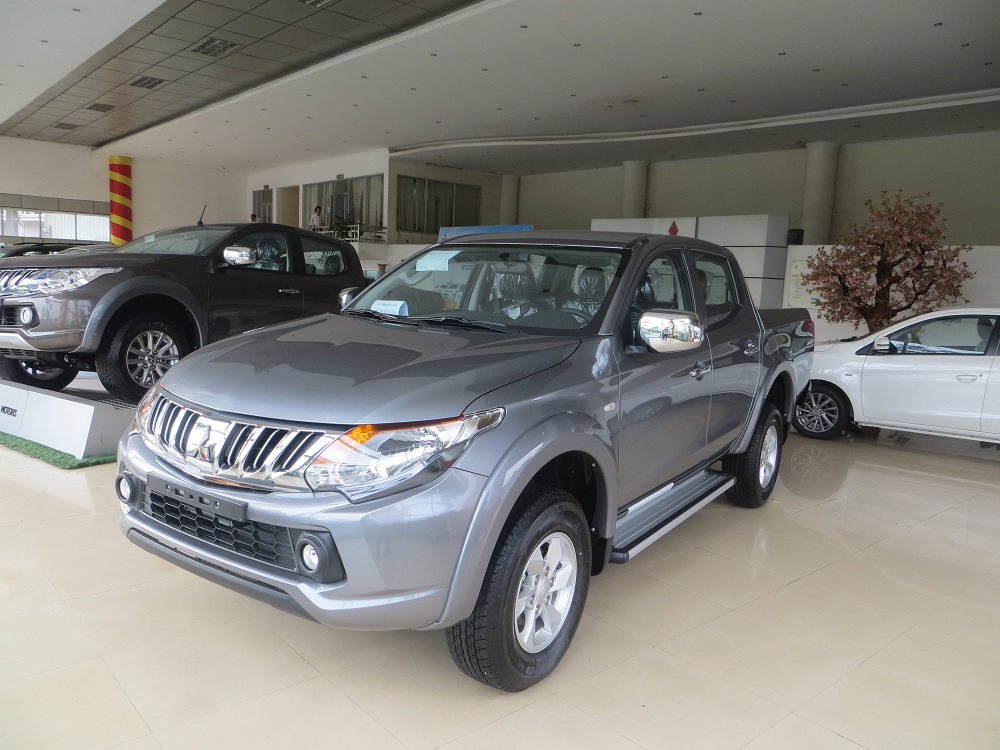 Mitsubishi Triton giảm giá trong tháng 72016